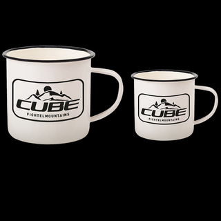 Kaksi mustavalkoista Cube-mukia.