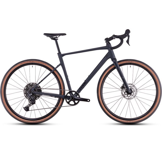 Cube Nuroad Pro Gravel-pyörä. Värinä night´n´black.
