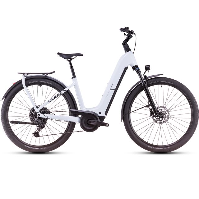 Cube Kathmandu Hybrid One 800 easy entry sähköpyörä. Värinä polarwhite´n´black.