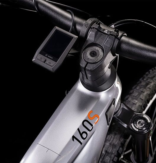 Bosch Kiox näyttö polkupyörän ohjaustangossa.