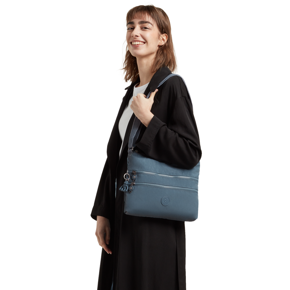 Alvar Medium Crossbody