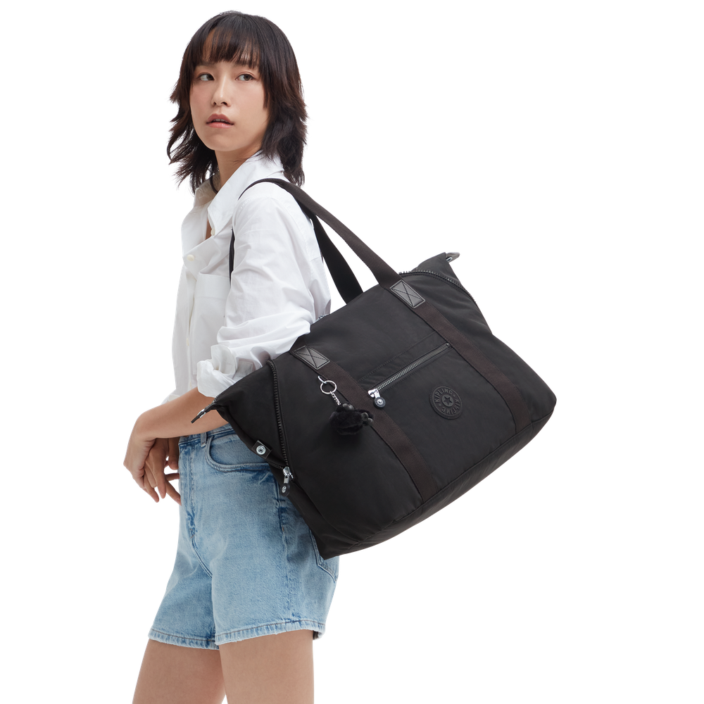 Art M Tote