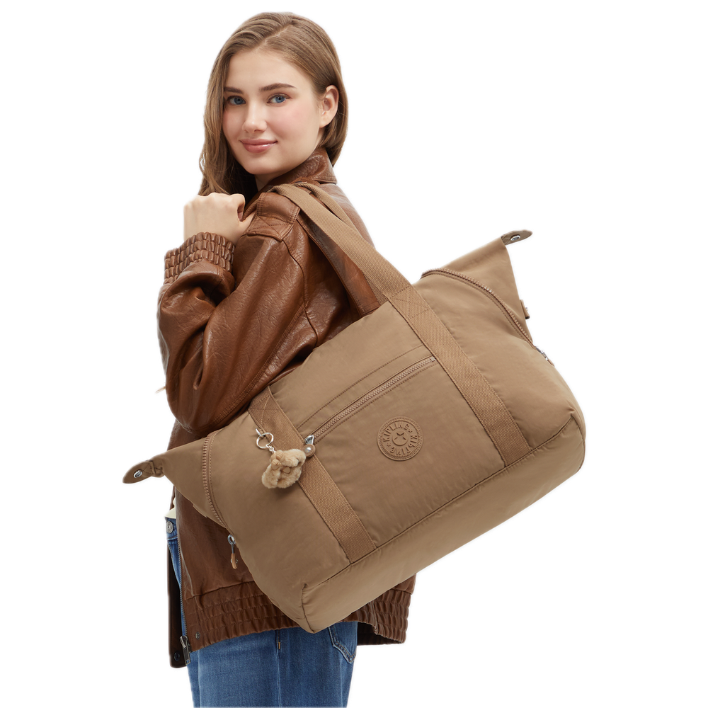 Art M Tote